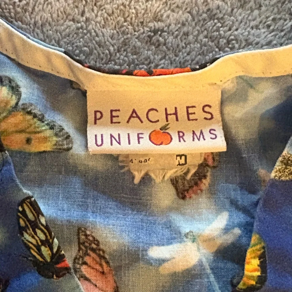 Peaches Uniforms Vibrant Butterfly Dragonfly Scrub Medical Top Size M-L? - Picture 5 of 7